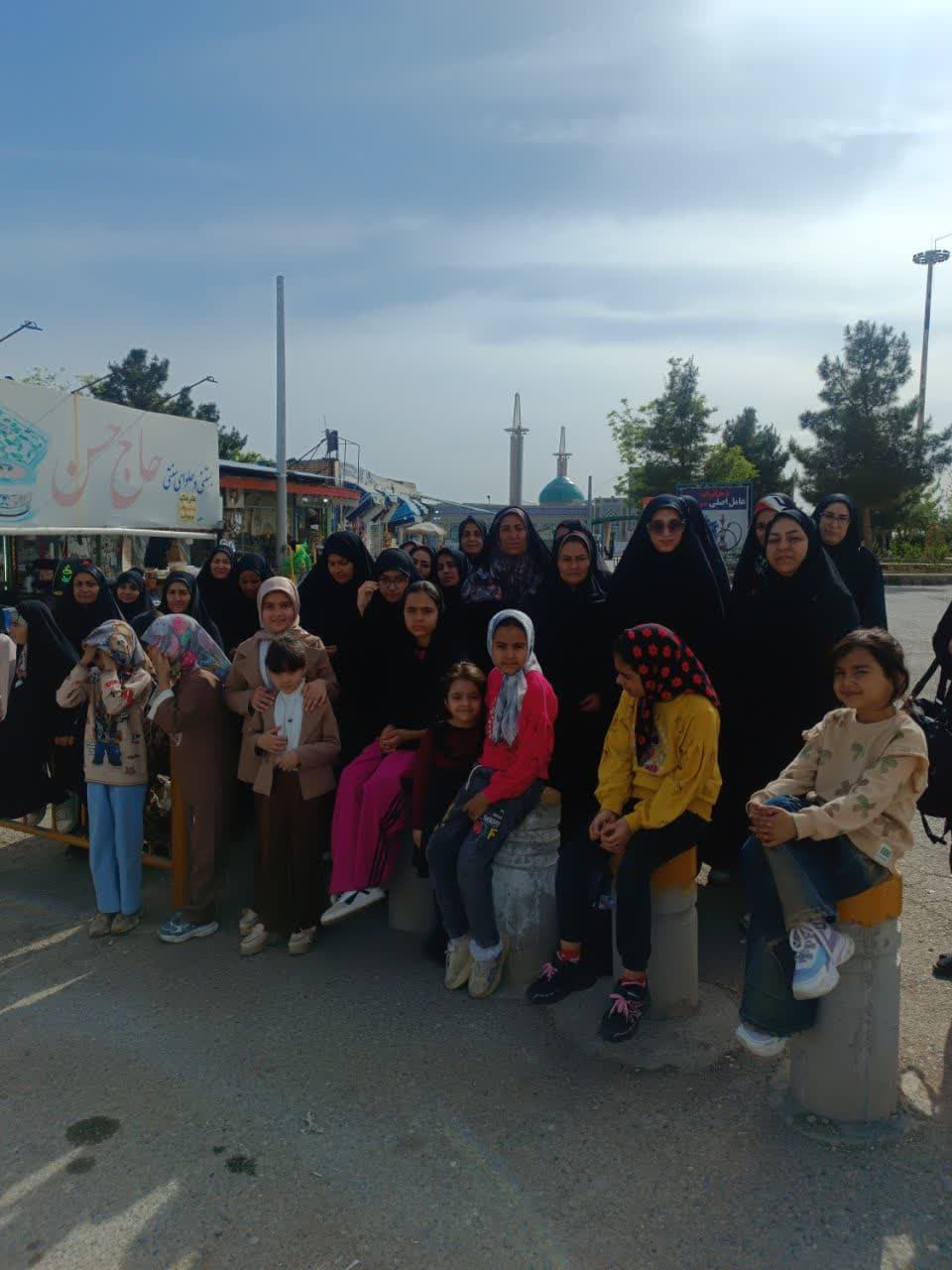 اردوی فرهنگی و آموزشی خانوادگی برای ۱٠٠ مددجوی اداره ۵ مشهد 